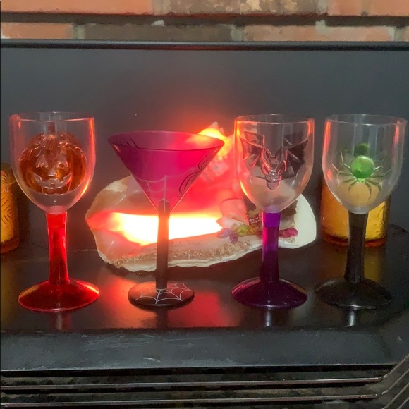 4~Halloween Plastic Cups, 2~Spider W Net,1 bat,1 Pumpkin Style Size 7” Aprox - Picture 4 of 10